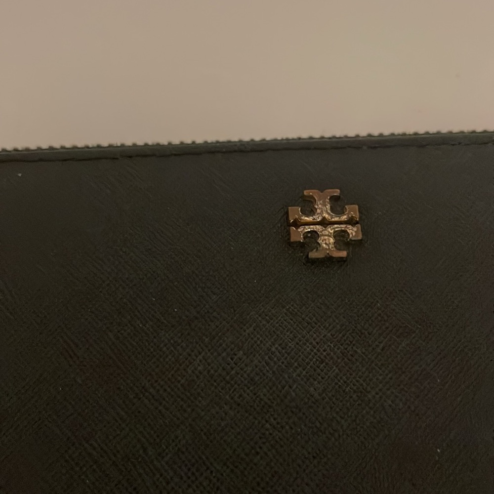Tory Burch Long Zip Wallet - Picture 4 of 17
